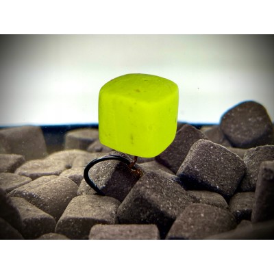 LK Baits CUC! Nugget Balanc Fluoro Wild Strawberry 10 mm/100ml